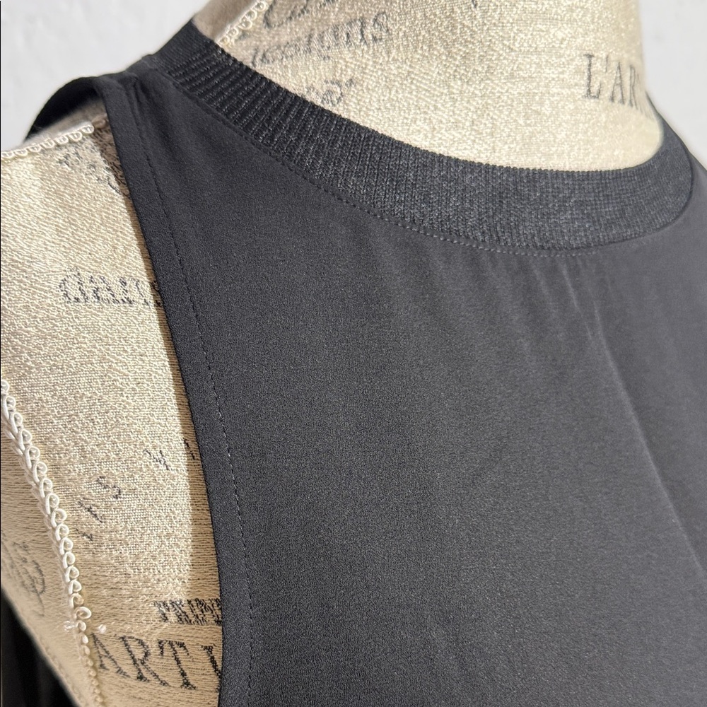 Worthington Elegant Black Sleeveless Top - Picture 2 of 9